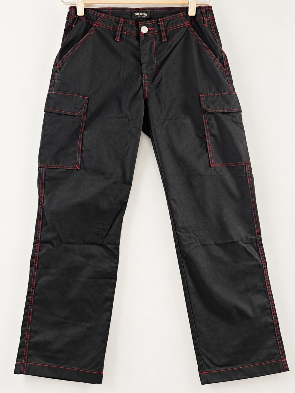 NWT True Religion Men’s 32 Black Red Stitch Baggy Cargo Pants 108335